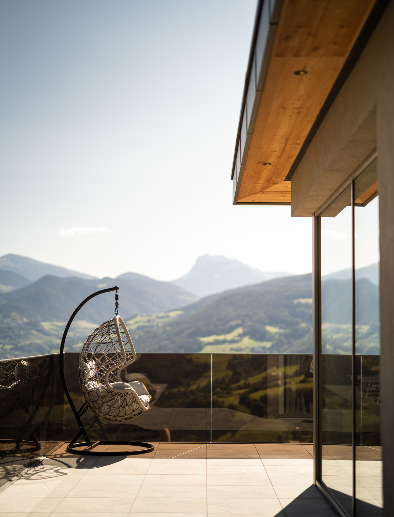Hängestuhl auf Dachterrasse mit fantastischem Ausblick